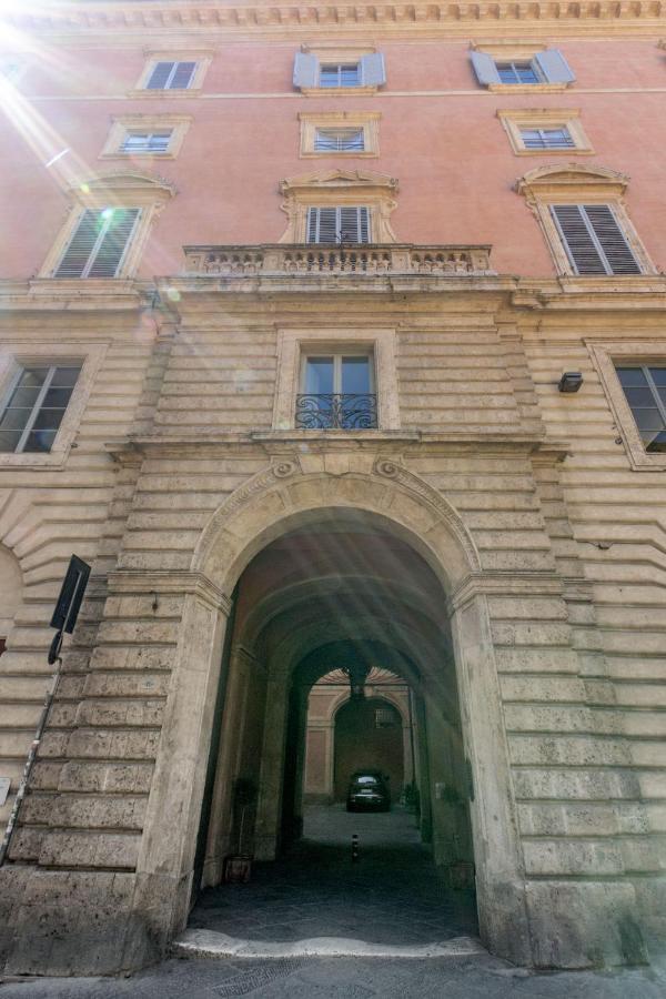 Palazzo Chigi Zondadari Apartment Siena Exterior photo